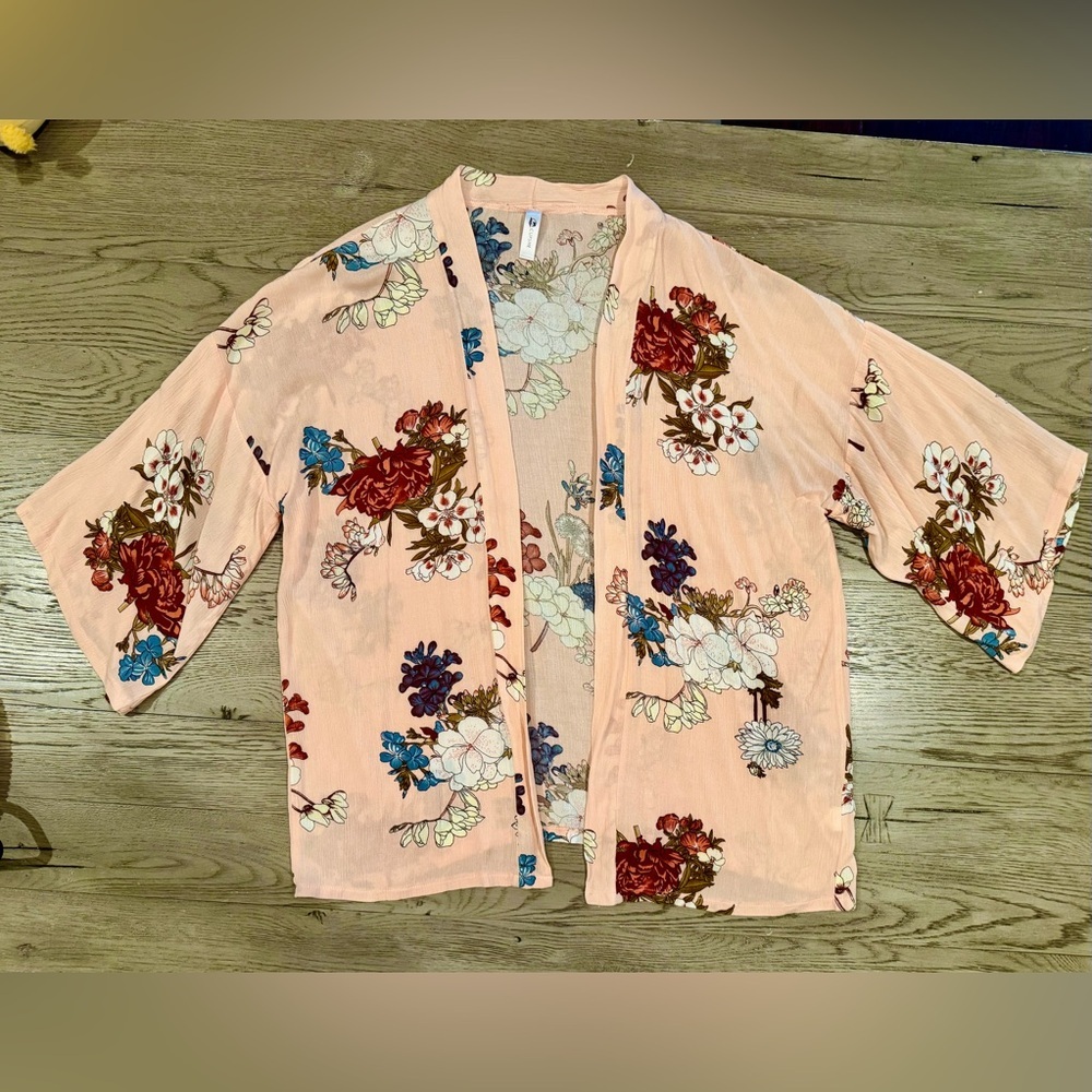 2 Piece-Cupshe Floral Kimono and Lulu’s top| Sz. One size & S(see measurements) - Picture 5 of 6